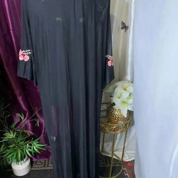 Black sheer Duster with Rose Detail, Size Large - Picture 3 of 4